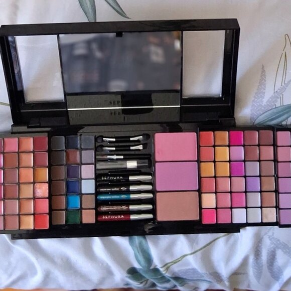 COLLECTOR'S EDITION SEPHORA STILL IN SHRINK WRAP - Picture 2 of 12